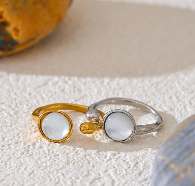 Coastal_Light_Shell_Ring-shell ring-boho chic shell ring-beach vibe-beach out fit- coastal lok ring