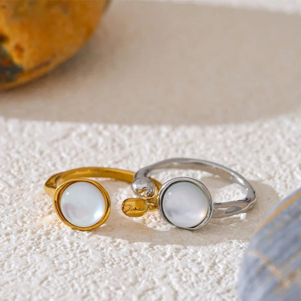 Coastal_Light_Shell_Ring-shell ring-boho chic shell ring-beach vibe-beach out fit- coastal lok ring