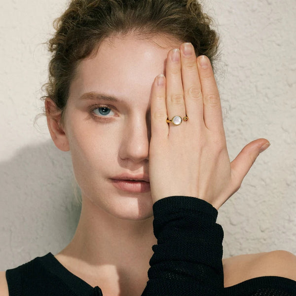 Coastal_Light_Shell_Ring-shell ring-boho chic shell ring-beach vibe-beach out fit- coastal lok ring