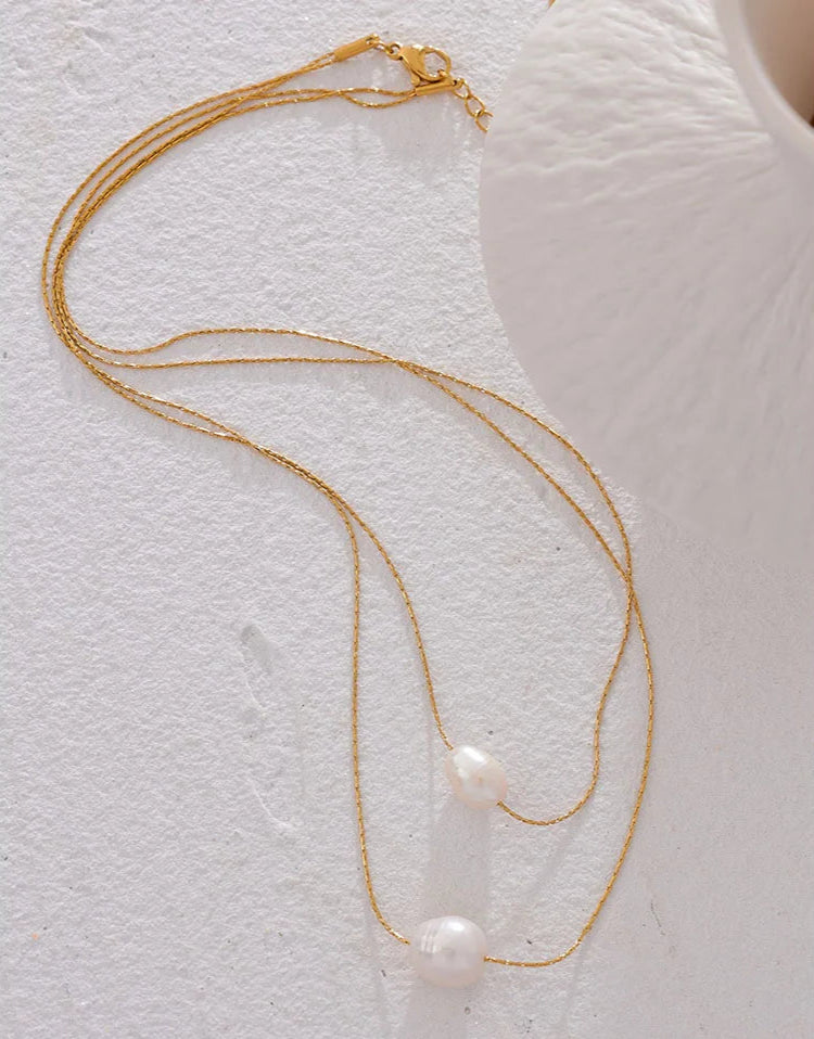 shell necklace- coastal look-beach style-shell jewerly-seashell jewelry-pearl necklace-gold pearl necklace