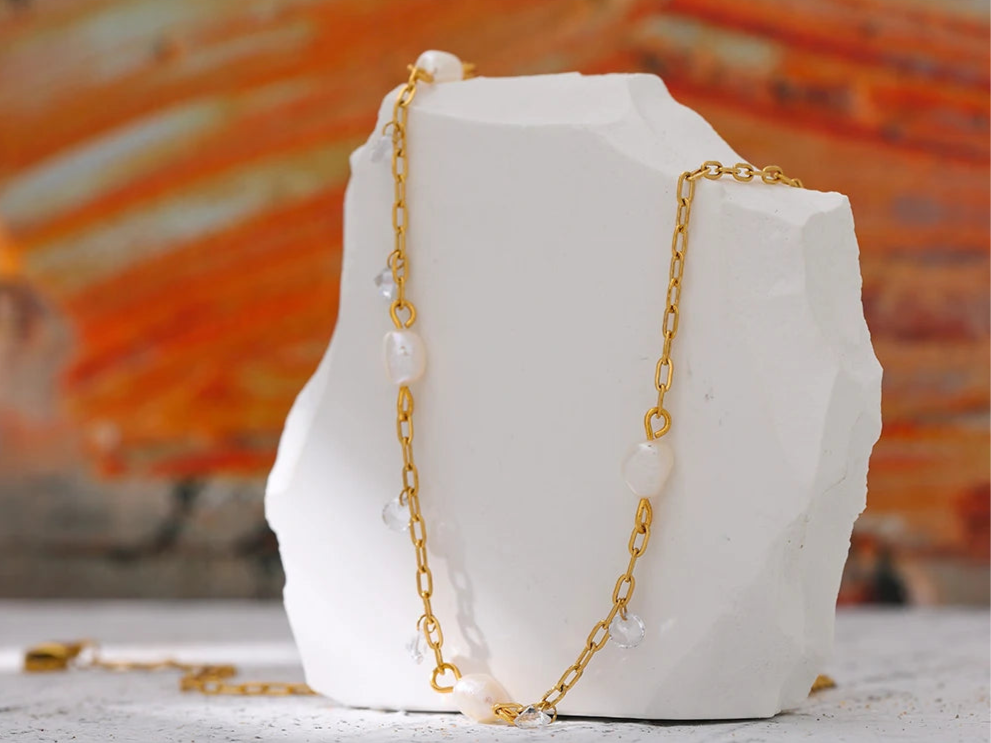 Golden_Tide_Pearl_and_Crystal_Chain_Necklace-chain neclace-pearl chain necklace-shell necklace-shell necklace-shell jewelry