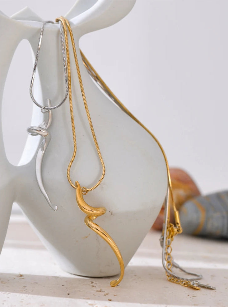 Sculptural_Flow_Pendant_Necklace-shell necklace-beach vibe-beach outfit-beach jewelry-shell jewelry- boho chic style