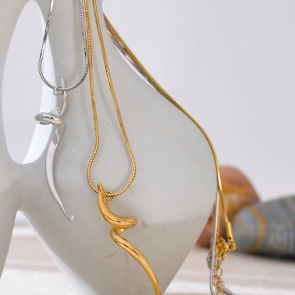 Sculptural_Flow_Pendant_Necklace-shell necklace-beach vibe-beach outfit-beach jewelry-shell jewelry- boho chic style