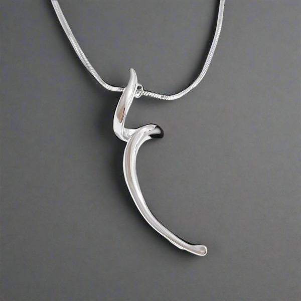 Sculptural_Flow_Pendant_Necklace-shell necklace-beach vibe-beach outfit-beach jewelry-shell jewelry- boho chic style