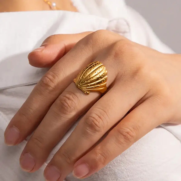 Clamshell Essence Ring-golden shell ring-shell ring beach outfit ring