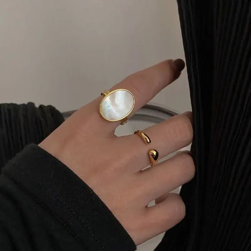 Ellipse Gold Shell Ring-shell ring-shell jewelry-beach outfit ring-beach style-boho style-bohemian jewelry-wedding style ring