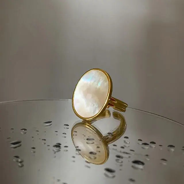 Ellipse Gold Shell Ring-shell ring-shell jewelry-beach outfit ring-beach style-boho style-bohemian jewelry-wedding style ring