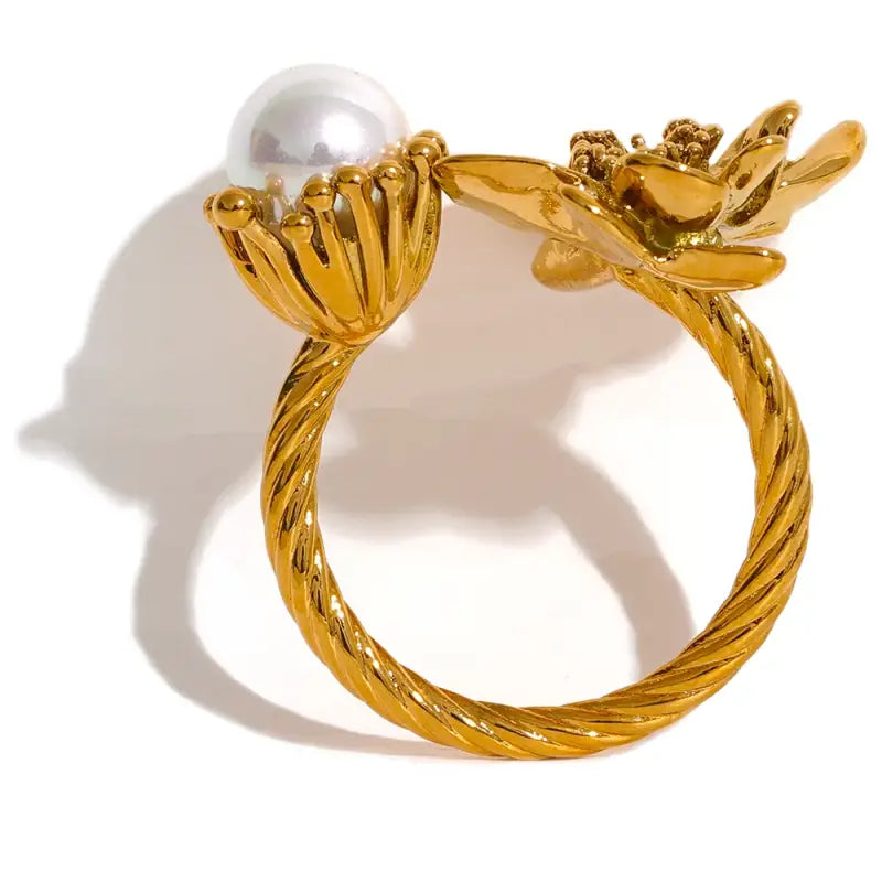 Floral Pearl Bloom Ring - Golden flora twisted pearl ring-pearl ring-gold pearl ring-shell ring-shell jewelry-beach outfit ring-beach style-boho style-bohemian jewelry