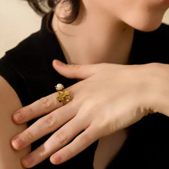 Floral Pearl Bloom Ring - Golden flora twisted pearl ring-pearl ring-gold pearl ring-shell ring-shell jewelry-beach outfit ring-beach style-boho style-bohemian jewelry
