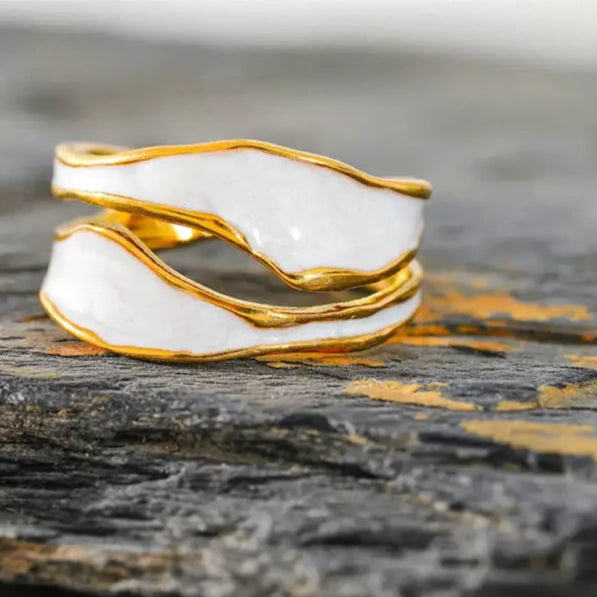 gold-edged-pearl-wave-ring-golden shell ring-edge shell ring-shell ring-shell jewelry-beach outfit ring-beach style-boho style-bohemian jewelry-wedding style ring