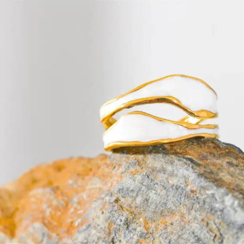 gold-edged-pearl-wave-ring-golden shell ring-edge shell ring-shell ring-shell jewelry-beach outfit ring-beach style-boho style-bohemian jewelry-wedding style ring