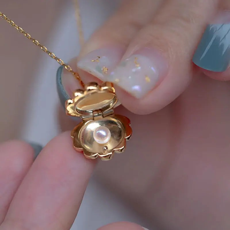 Gold Plated Shell Charm-Shell Charms-shell jewelry-shell pendants-boho chic style-bohemian jewelry-beach outfit jewelry
