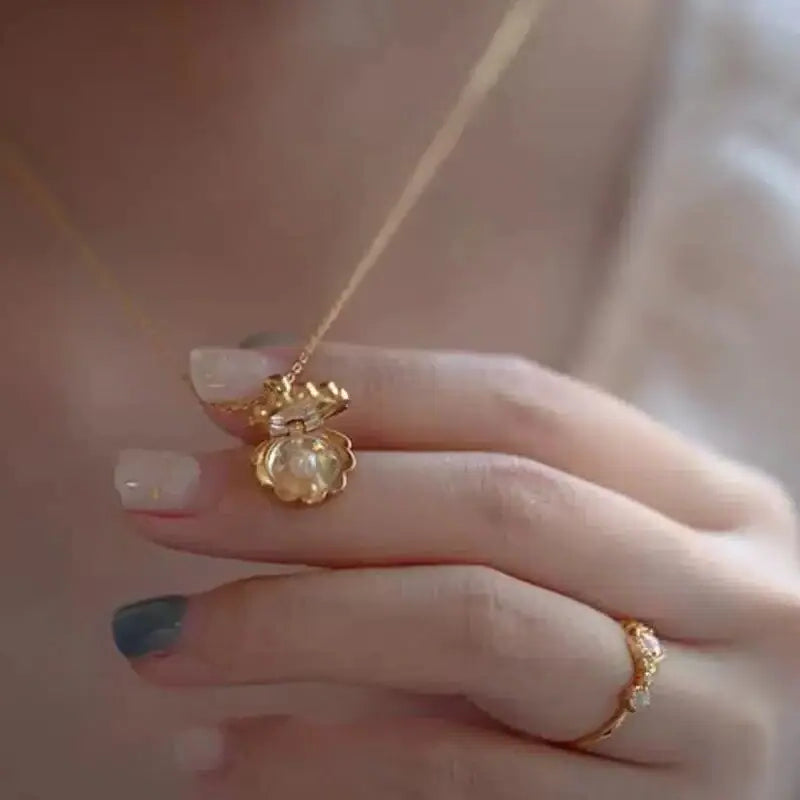 Gold Plated Shell Charm-Shell Charms-shell jewelry-shell pendants-boho chic style-bohemian jewelry-beach outfit jewelry
