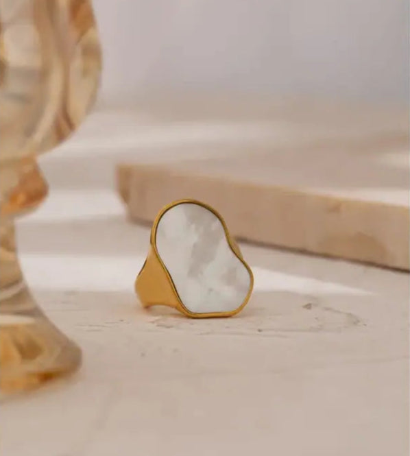 Gold Signet Shell Ring-mother of pearl golden shell ring-nacre shell ringGold Signet Shell Ring-mother of pearl golden shell ring-nacre shell ring-shell ring-shell jewelry-beach outfit ring-beach style-boho style-bohemian jewelry-wedding style ring