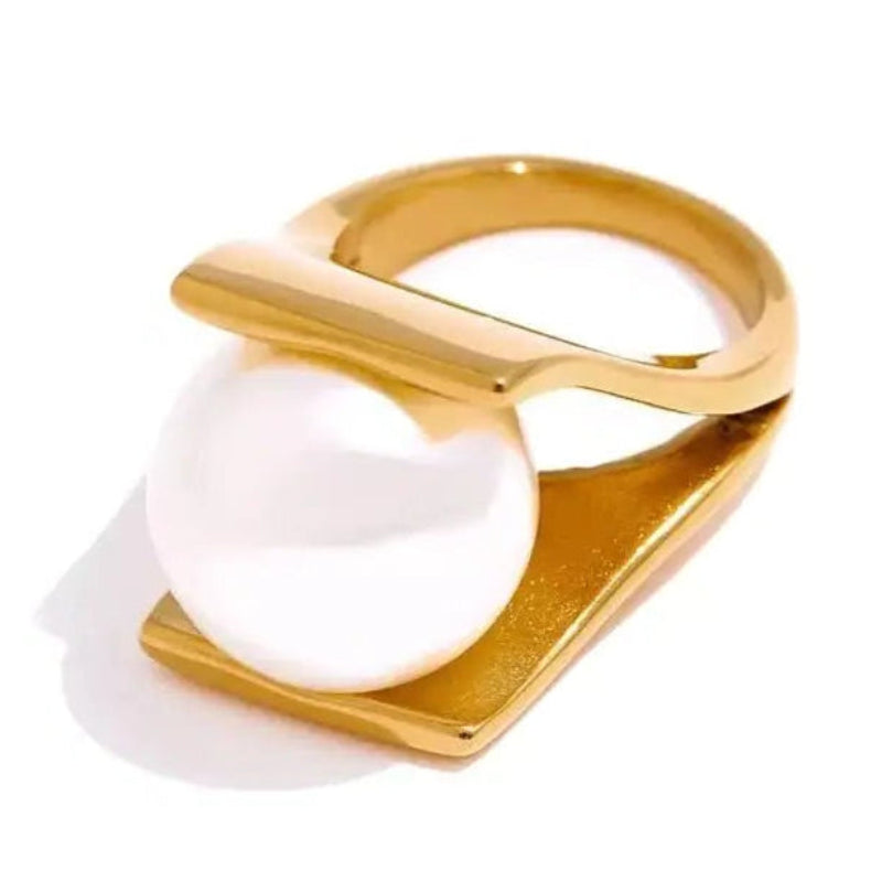 Modern Pearl Orbit Ring-golden pearl ring-pearl ring-shell ring-shell jewelry-beach outfit ring-beach style-boho style-bohemian jewelry-wedding style ring