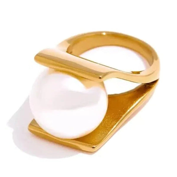Modern Pearl Orbit Ring-golden pearl ring-pearl ring-shell ring-shell jewelry-beach outfit ring-beach style-boho style-bohemian jewelry-wedding style ring