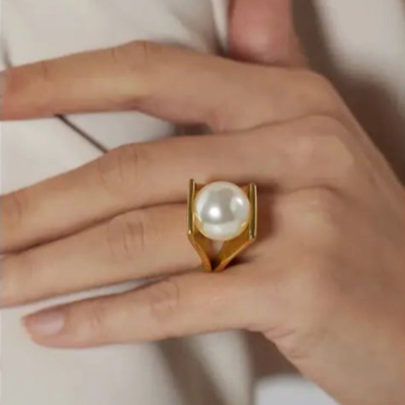 Modern Pearl Orbit Ring-golden pearl ring-pearl ring-shell ring-shell jewelry-beach outfit ring-beach style-boho style-bohemian jewelry-wedding style ring
