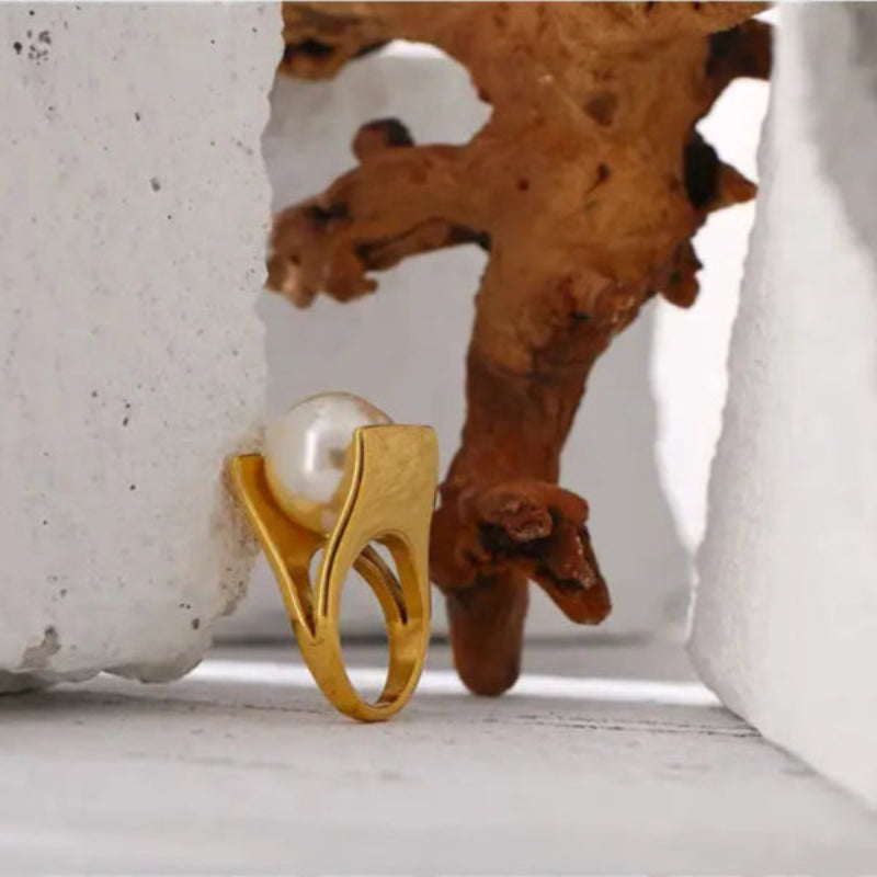 Modern Pearl Orbit Ring-golden pearl ring-pearl ring-shell ring-shell jewelry-beach outfit ring-beach style-boho style-bohemian jewelry-wedding style ring