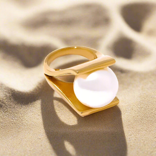 Modern Pearl Orbit Ring-golden pearl ring-pearl ring-shell ring-shell jewelry-beach outfit ring-beach style-boho style-bohemian jewelry-wedding style ring