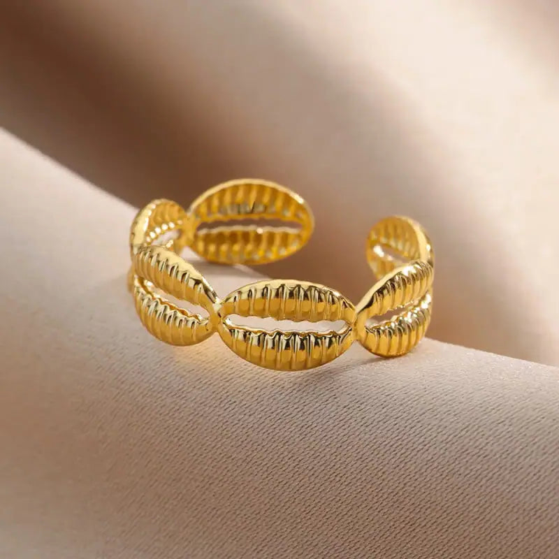 Multi Shell Gold Ring - cowri shell ring -gold cowri ring-shell ring-shell jewelry-beach outfit ring-beach style-boho style-bohemian jewelry-wedding style ring