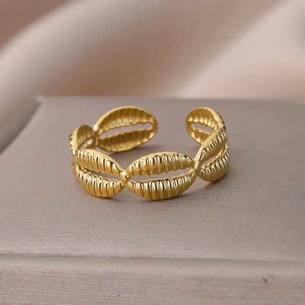 Multi Shell Gold Ring - cowri shell ring -gold cowri ring-shell ring-shell jewelry-beach outfit ring-beach style-boho style-bohemian jewelry-wedding style ring