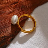 spherical-pearl-solitaire-ring-solitaire pearl ring-golden solidaire pearl ring-shell ring-shell jewelry-beach outfit ring-beach style-boho style-bohemian jewelry