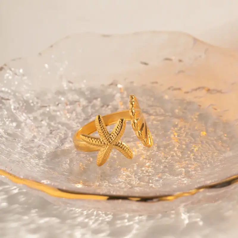 golden starfish and clamshell ring-shell ring-shell jewelry-beach outfit ring-beach style-boho style-bohemian jewelry