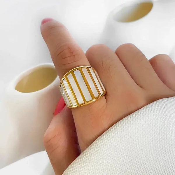 Stripe Shell Ring-Shiny Stripe Shell Ring-shiny-golden shell ring-shell ring-shell jewelry-beach outfit ring-beach style-boho style-bohemian jewelry