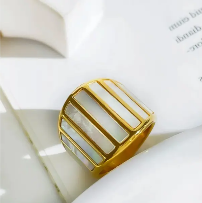Stripe Shell Ring-Shiny Stripe Shell Ring-shiny-golden shell ring-shell ring-shell jewelry-beach outfit ring-beach style-boho style-bohemian jewelry