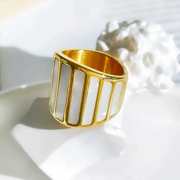 Stripe Shell Ring-Shiny Stripe Shell Ring-shiny-golden shell ring-shell ring-shell jewelry-beach outfit ring-beach style-boho style-bohemian jewelry