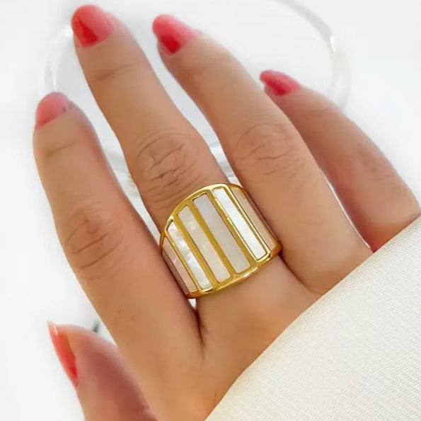 Stripe Shell Ring-Shiny Stripe Shell Ring-shiny-golden shell ring-shell ring-shell jewelry-beach outfit ring-beach style-boho style-bohemian jewelry