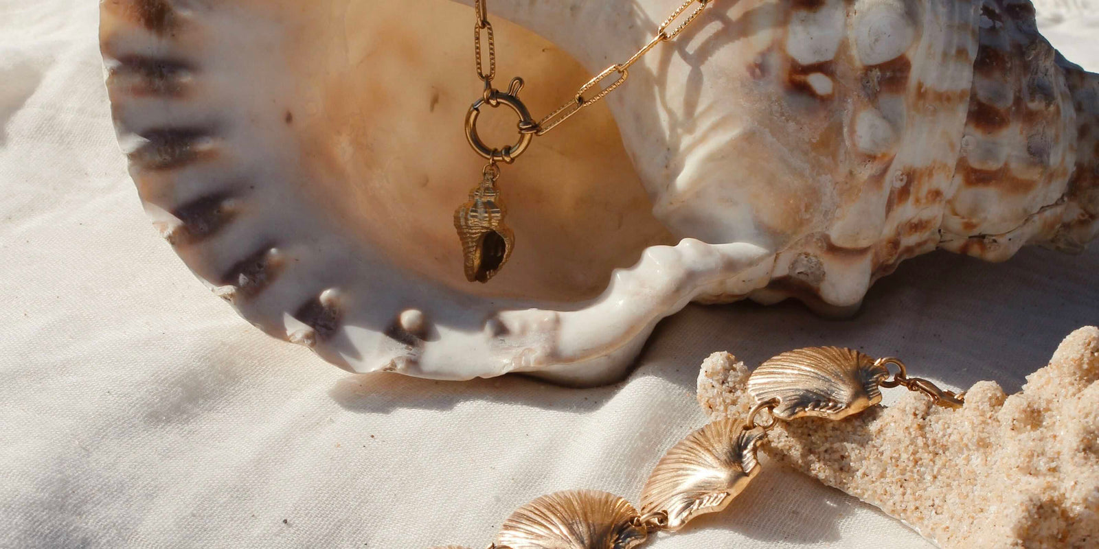 shell jewelry-boho style-beach outfit-boho chic style-bohemian jewelry-coastal look-beach style