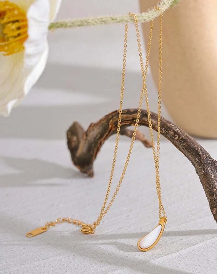 Liquid Pearl Pendant Shell  Necklace-shell necklace-nacre pendant shell necklace-mother of pearl shell necklace-mother of pearl pendant-gold necklace-chain necklace