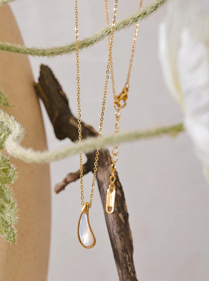 Liquid Pearl Pendant Shell  Necklace-shell necklace-nacre pendant shell necklace-mother of pearl shell necklace-mother of pearl pendant-gold necklace-chain necklace
