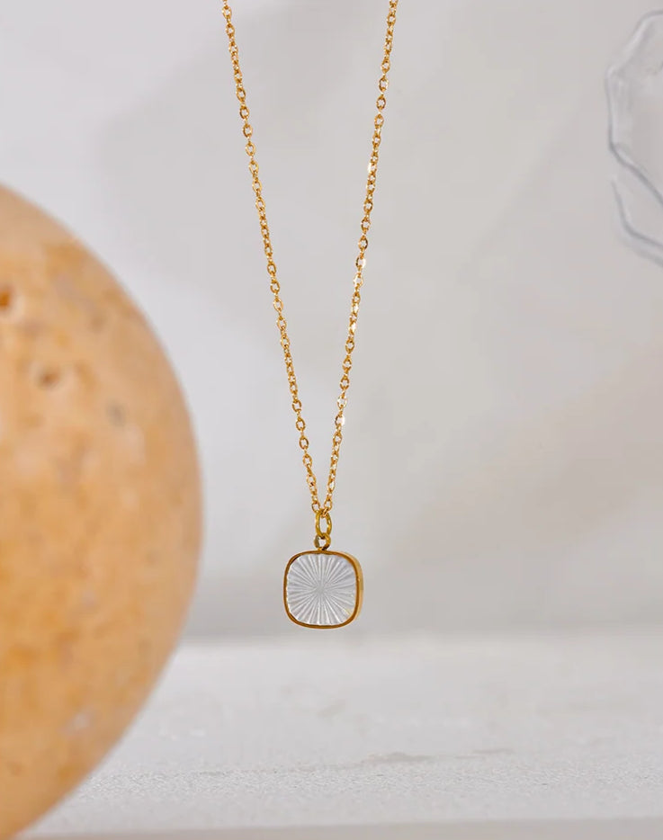 Sunbeam Square Shell Pendant Necklace-shell necklace-nacre pendant necklace-chaine necklace-gold necklace-shell jewelry