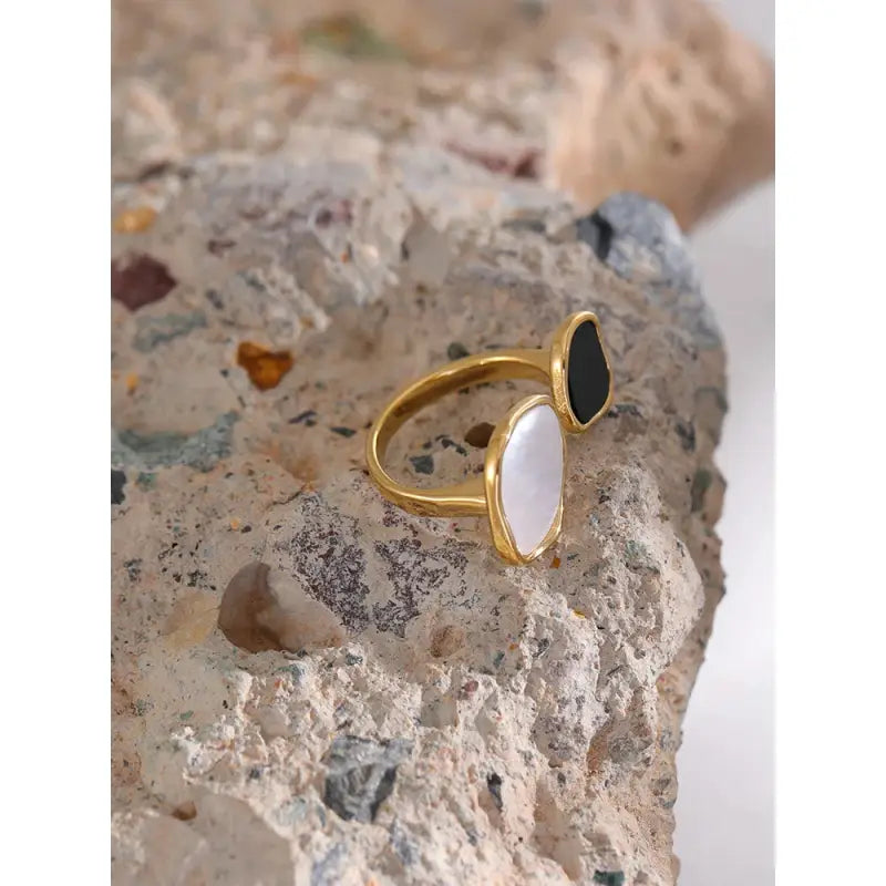 Dual Tone Shell Inlay Ring - 7