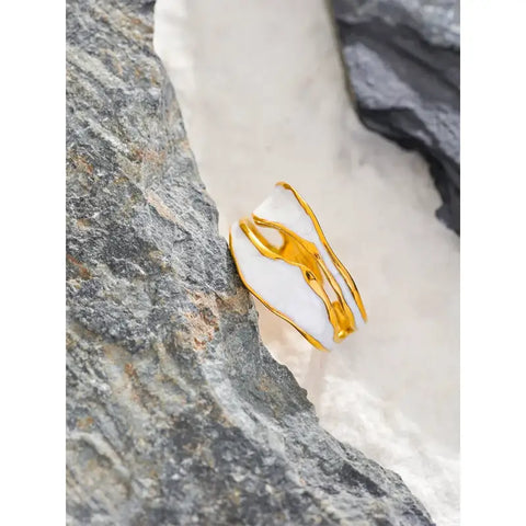 gold-edged-pearl-wave-ring-shell ring-golden shell ring-edge shell ring