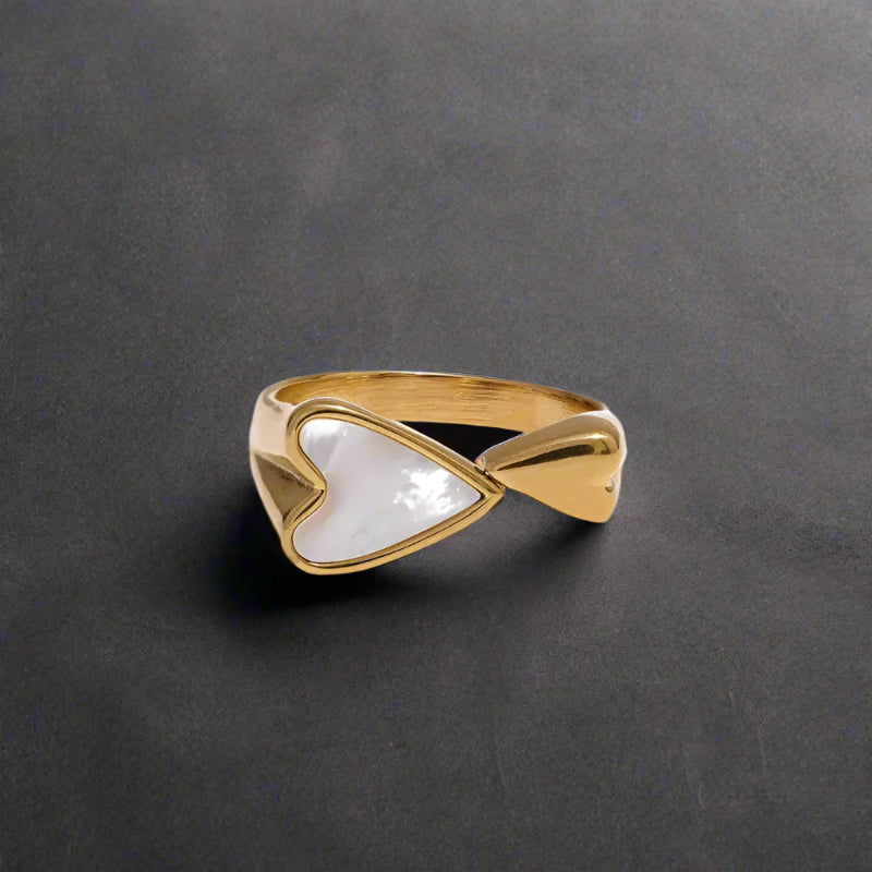 Gold Heart Shell Inlay Ring-gold mother of pearl ring-heart nacre shell ring-nacre shell ring-shell ring-shell jewelry-beach outfit ring-beach style-boho style-bohemian jewelry-wedding style ring

