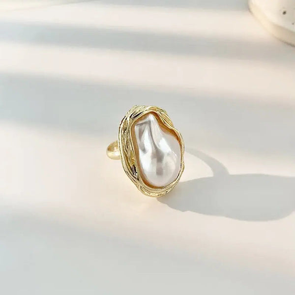 Heterotypic Pearl Ring - geometric pearl ring-pearl ring-golden pearl ring-gold shell ring-shell jewelry-beach outfit ring-beach style-boho style-bohemian jewelry-wedding style ring