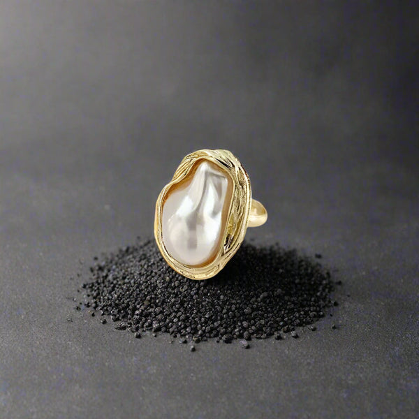 Heterotypic Pearl Ring - geometric pearl ring-pearl ring-golden pearl ring-gold shell ring-shell jewelry-beach outfit ring-beach style-boho style-bohemian jewelry-wedding style ring