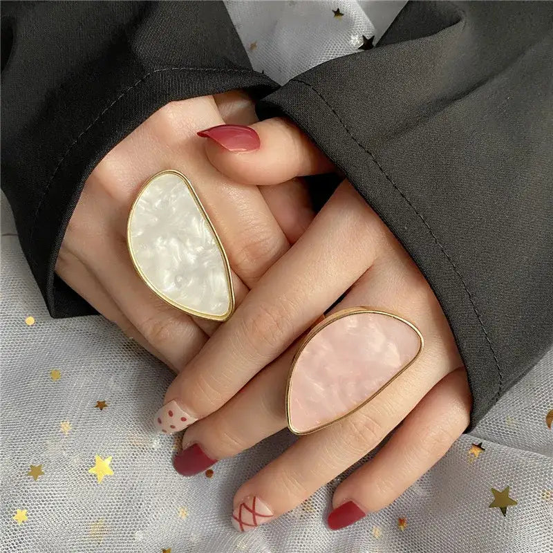 Oval Shell Ring- nacre shell ring-mother of pearl shell ring--shell ring-shell jewelry-beach outfit ring-beach style-boho style-bohemian jewelry-wedding style ring
