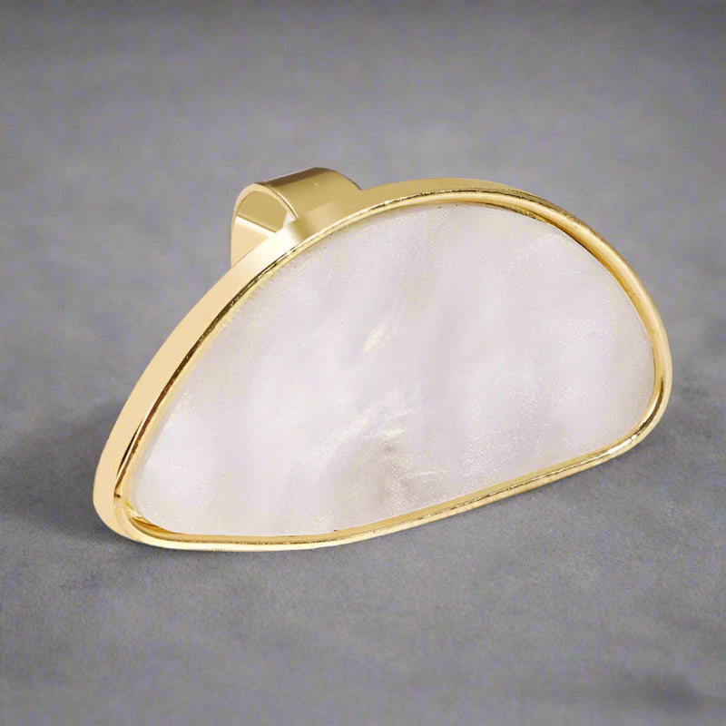 Oval Shell Ring- nacre shell ring-mother of pearl shell ring--shell ring-shell jewelry-beach outfit ring-beach style-boho style-bohemian jewelry-wedding style ring
