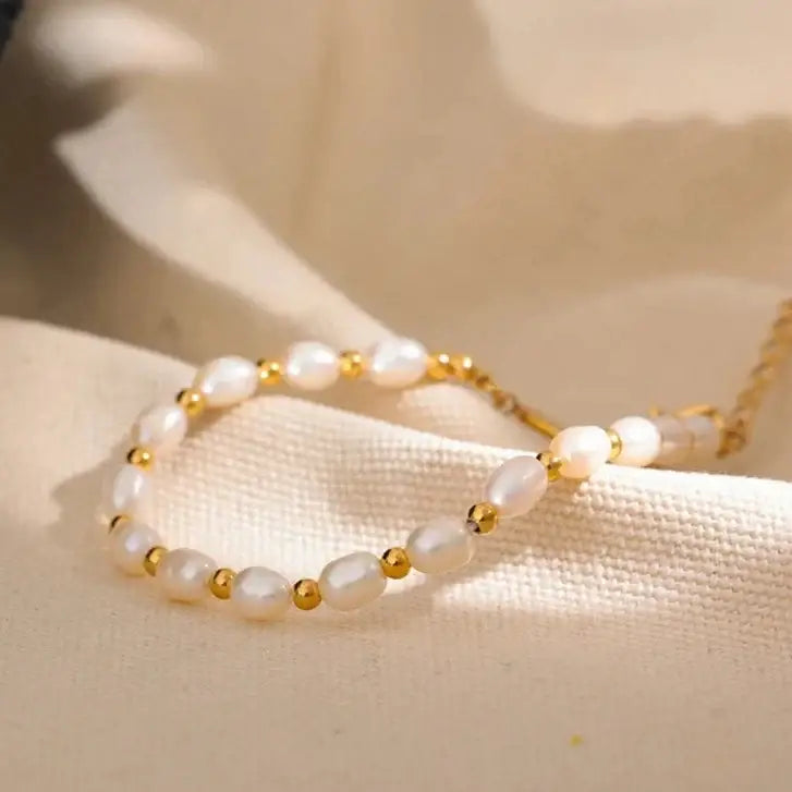 pearl-and-gold-bead-bracelet-Pearl bracelet-shell bracelet-shell jewelry-boho chic jewelry-boho chic style