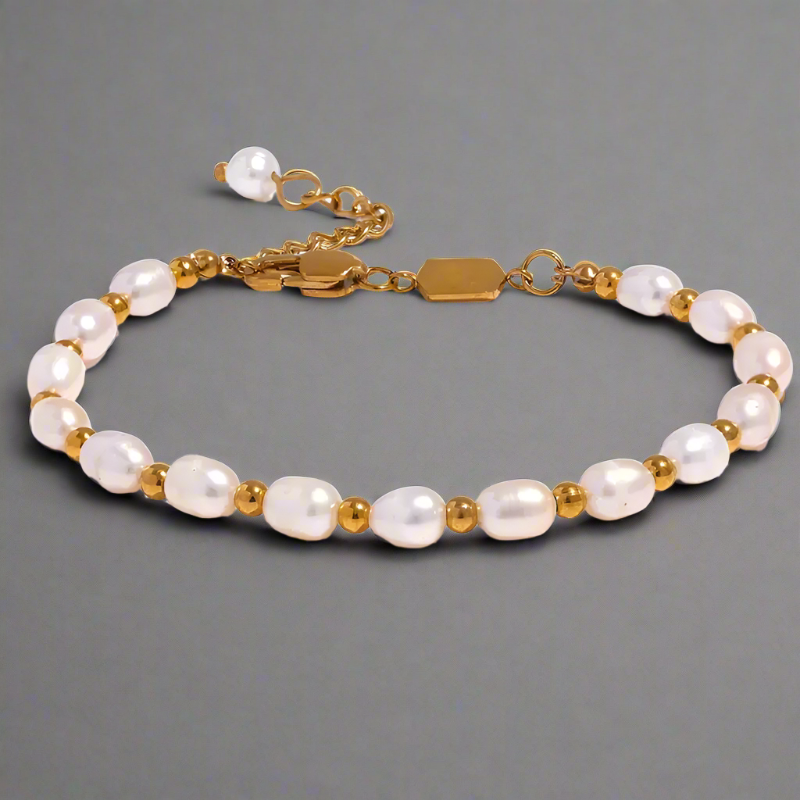 pearl-and-gold-bead-bracelet-Pearl bracelet-shell bracelet-shell jewelry-boho chic jewelry-boho chic style