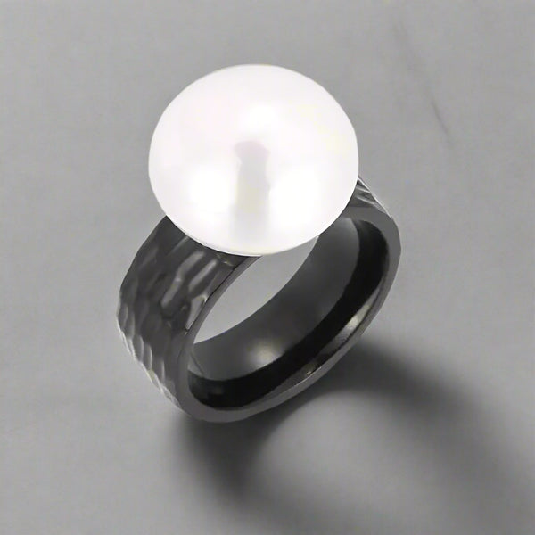 Radiant Pearl Groove Ring-radiant-pearl-groove-ring-gold-Golden solitaire pearl ring-shell ring-silver pearl ring-black groove pearl ring